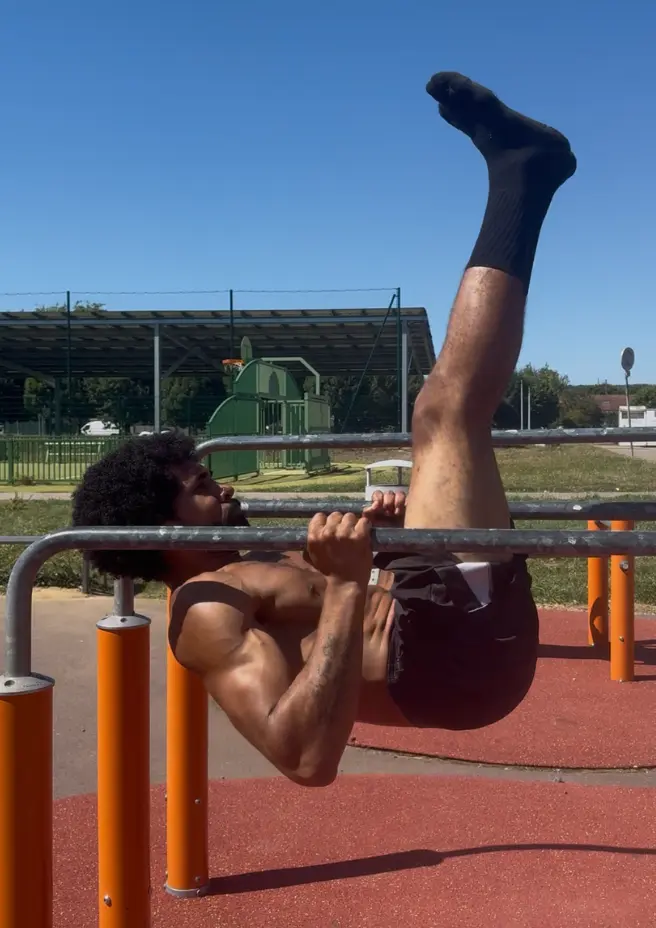 front lever row - portrait 1